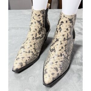 Kenneth Cole Mesa Chelsea Boots Womens Size 10 Beige Snake Print Ankle Booties